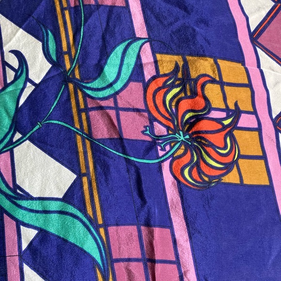 STAINGLASS DESIGN SCARF - Picture 2 of 5